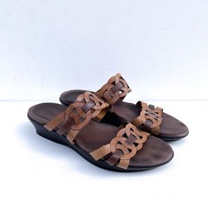 Munro Brown Leather Wedge Sandals w/ Circle Design